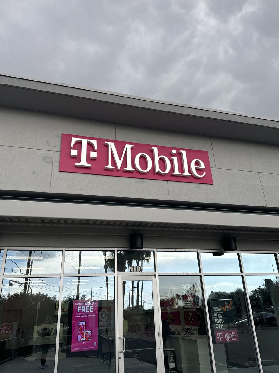 Exterior photo of T-Mobile Store at Grant Rd & E Tanque Verde Rd, Tucson, AZ