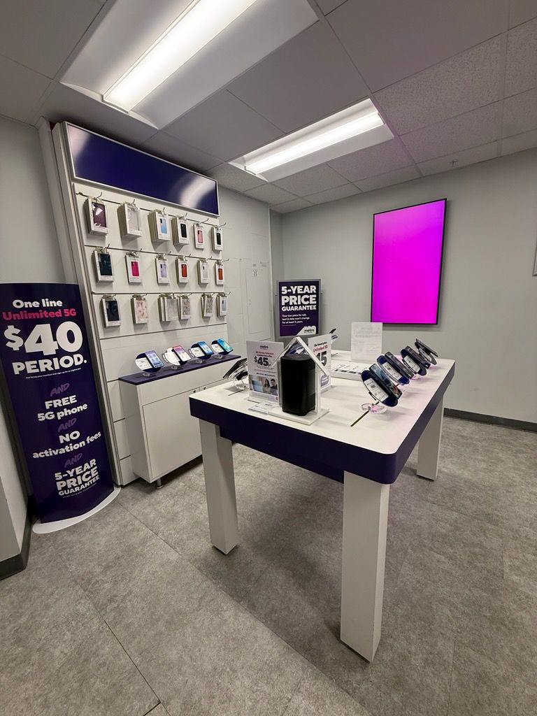 Metro by T-Mobile 701 W Riverside Ave - 701 W Riverside Ave 