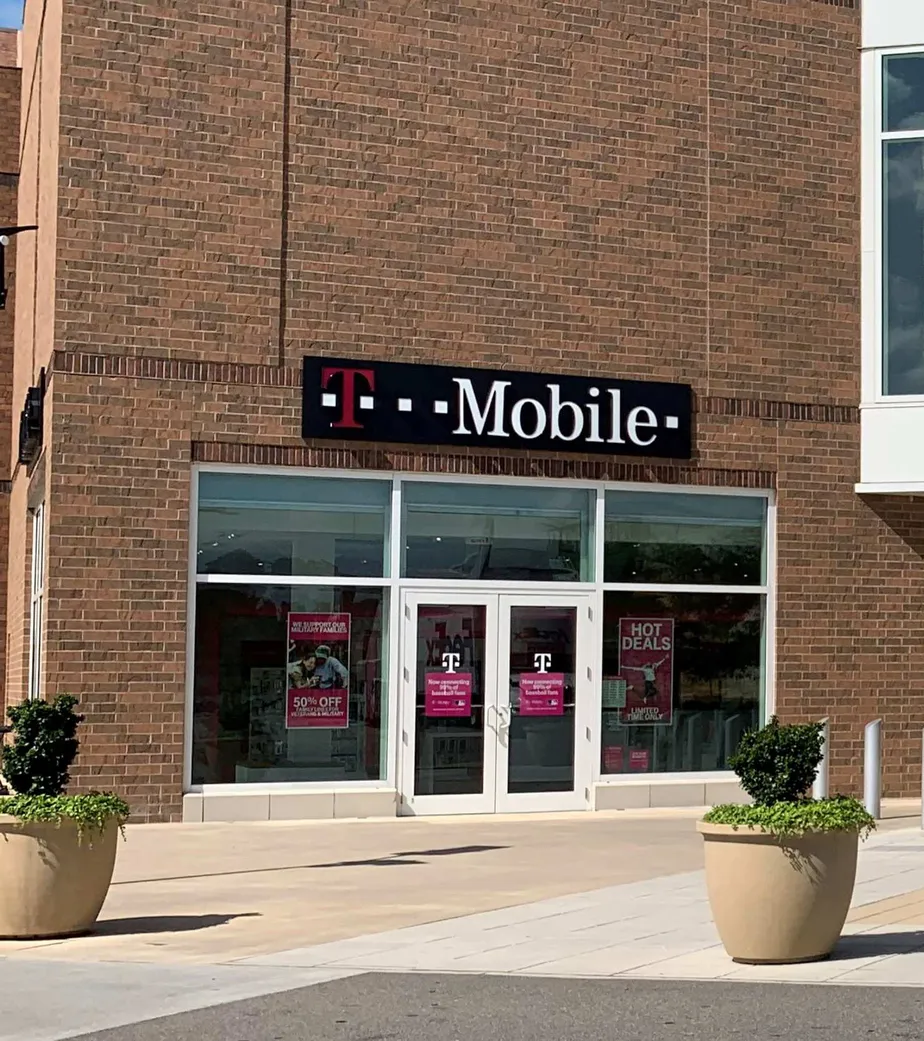 Exterior photo of T-Mobile store at Lynnhaven Mall 5, Virginia Beach, VA
