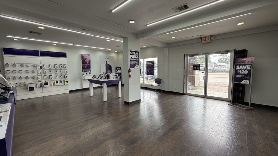 Metro by T-Mobile 919 Freeport St - 919 Freeport St 