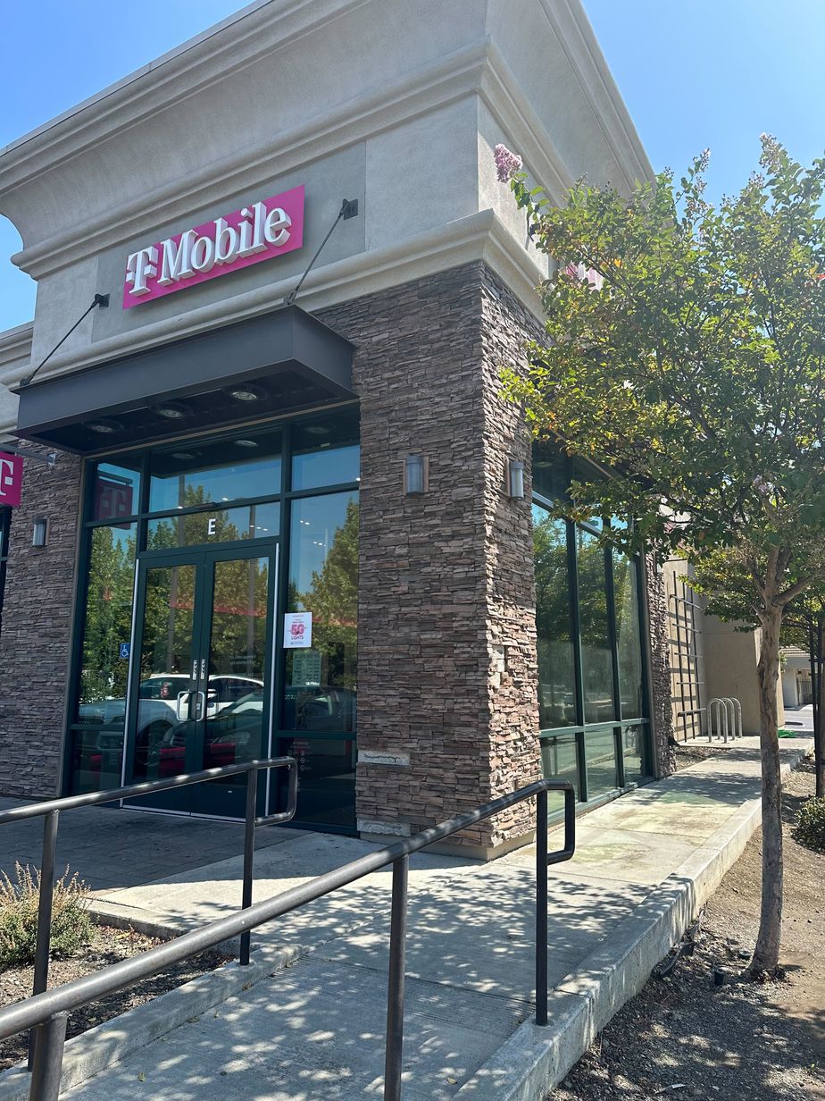 Exterior photo of T-Mobile Store at North Texas and Cement Hill, Fairfield, CA