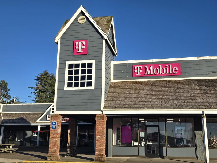 Exterior photo of T-Mobile Store at Hwy 101 - Safeway Center, Newport, OR