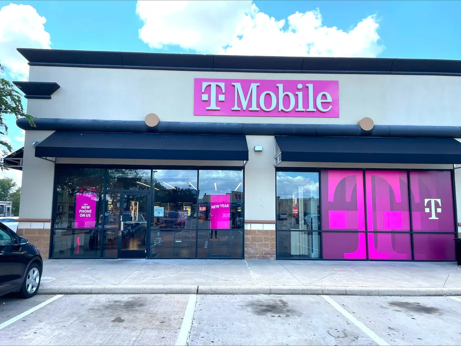 Exterior photo of T-Mobile Store at Katy Fwy & Houghton Rd, Katy, TX