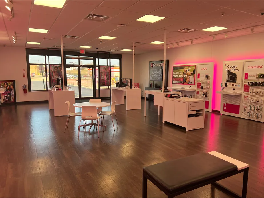 Foto del interior de la tienda T-Mobile en Allen & Townline, Peoria, IL