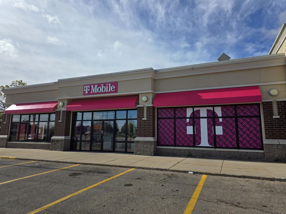 Exterior photo of T-Mobile Store at Sycamore Rd & Barber Greene Rd, Dekalb, IL