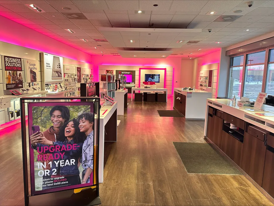  Interior photo of T-Mobile Store at M-39 & Outer Dr, Allen Park, MI 