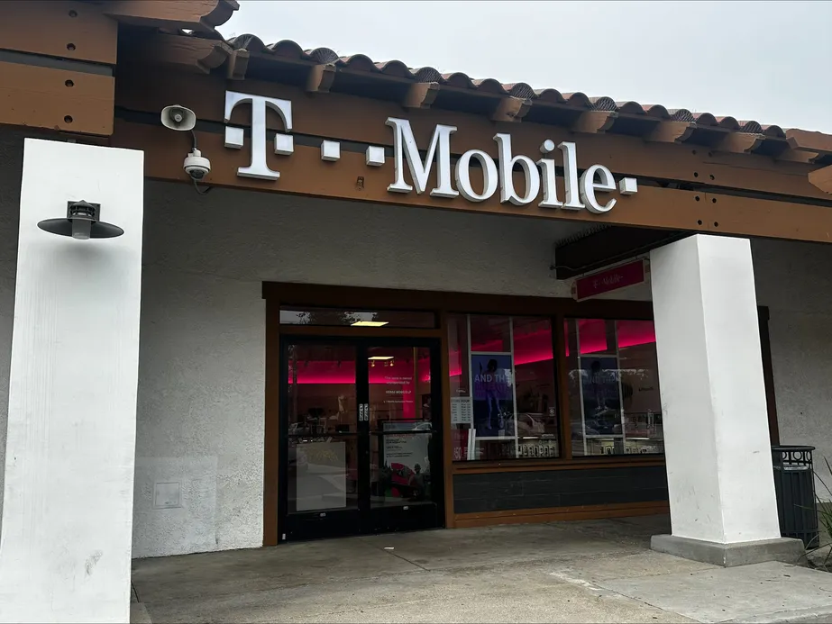  Exterior photo of T-Mobile Store at Ventura Village, Ventura, CA 