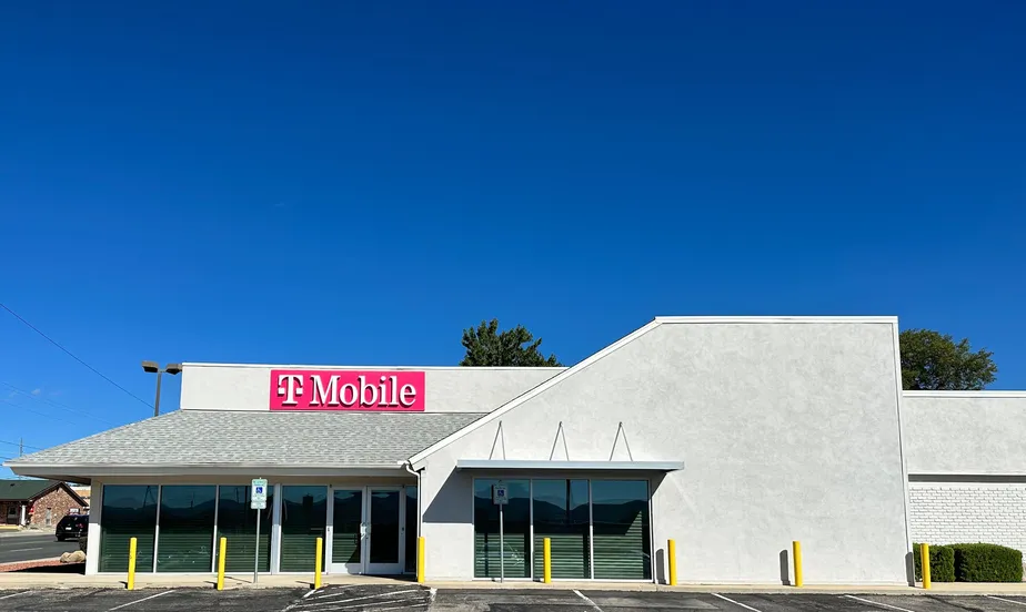 Foto del exterior de la tienda T-Mobile en Iron Springs & Miller Valley, Prescott, AZ