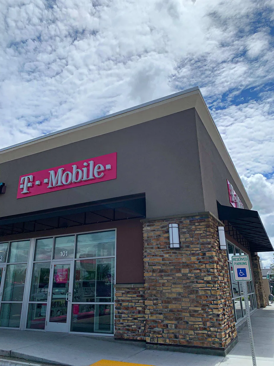 Exterior photo of T-Mobile store at E Idaho Ave & Se East Ln, Ontario, OR