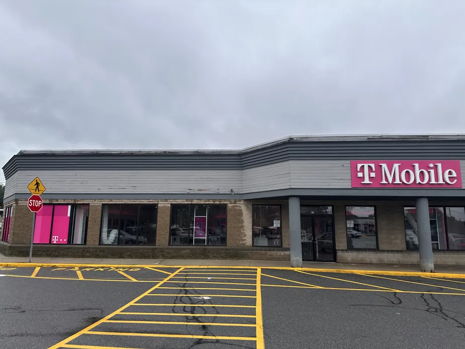 Foto del exterior de la tienda T-Mobile en Winthrop Ave & Grafton St, Lawrence, MA