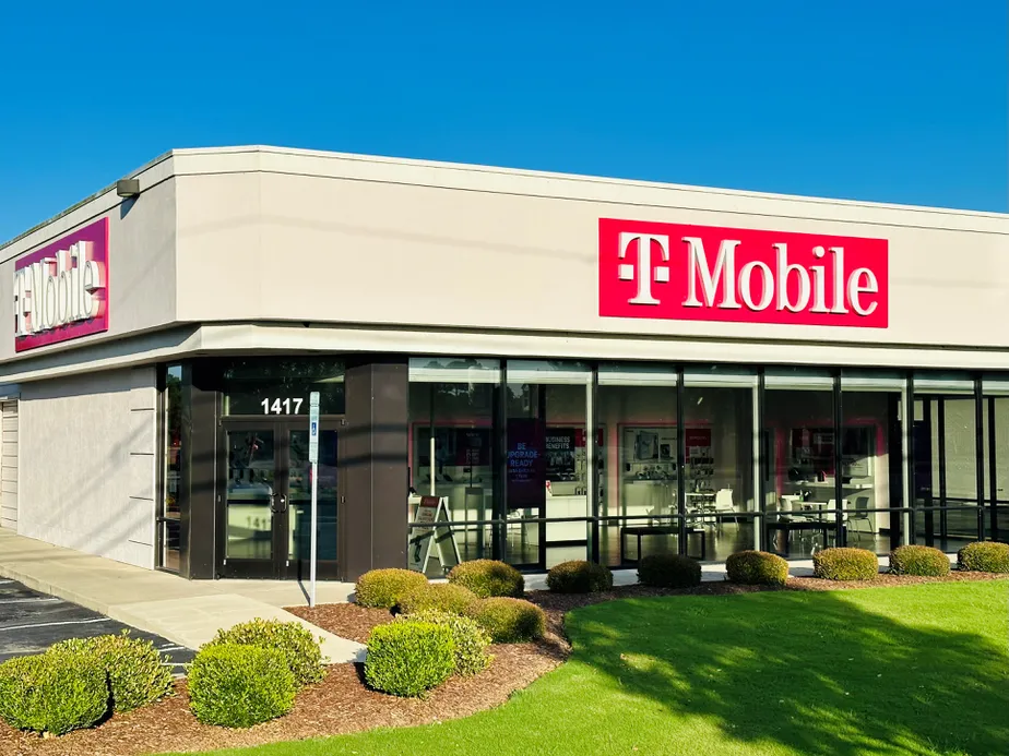  Exterior photo of T-Mobile Store at Carolina Ave & W 15th St, Washington, NC 