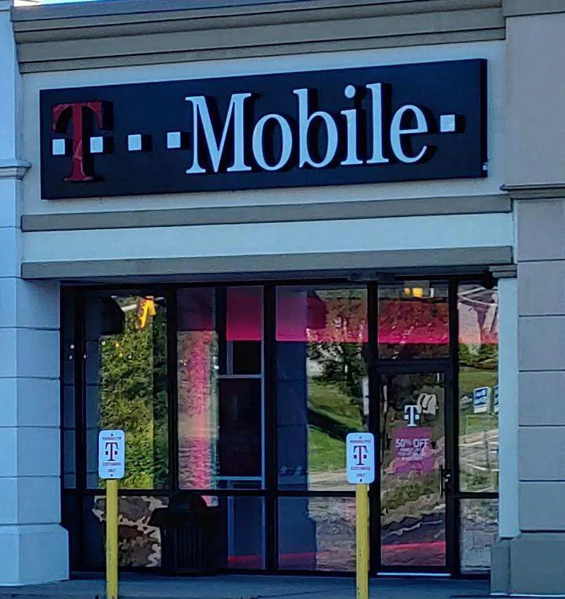 Exterior photo of T-Mobile store at The Pointe, Pittsburgh, PA