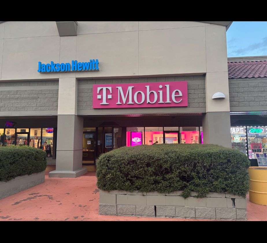 Exterior photo of T-Mobile Store at Apopka Land Shopping Center, Apopka, FL