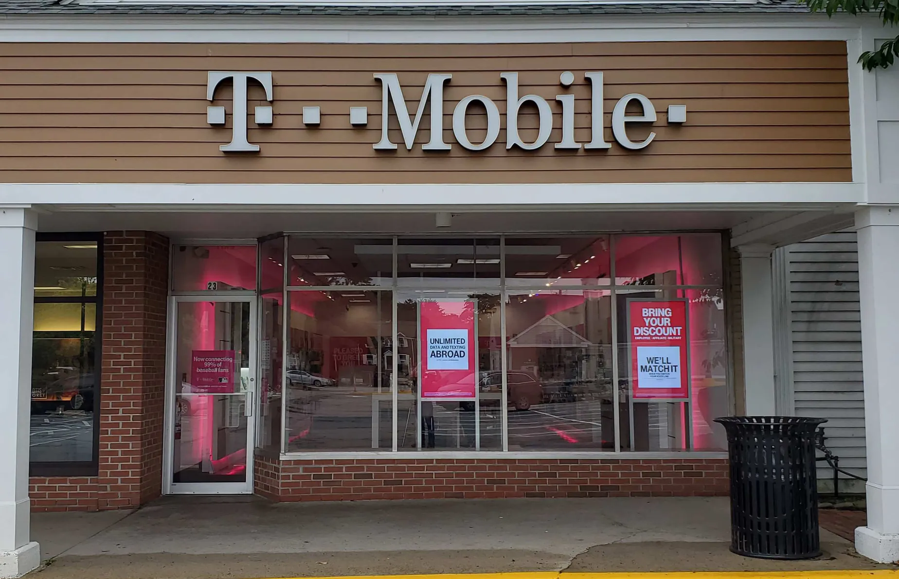 T-Mobile Aquidneck Shopping Centre | Middletown, RI