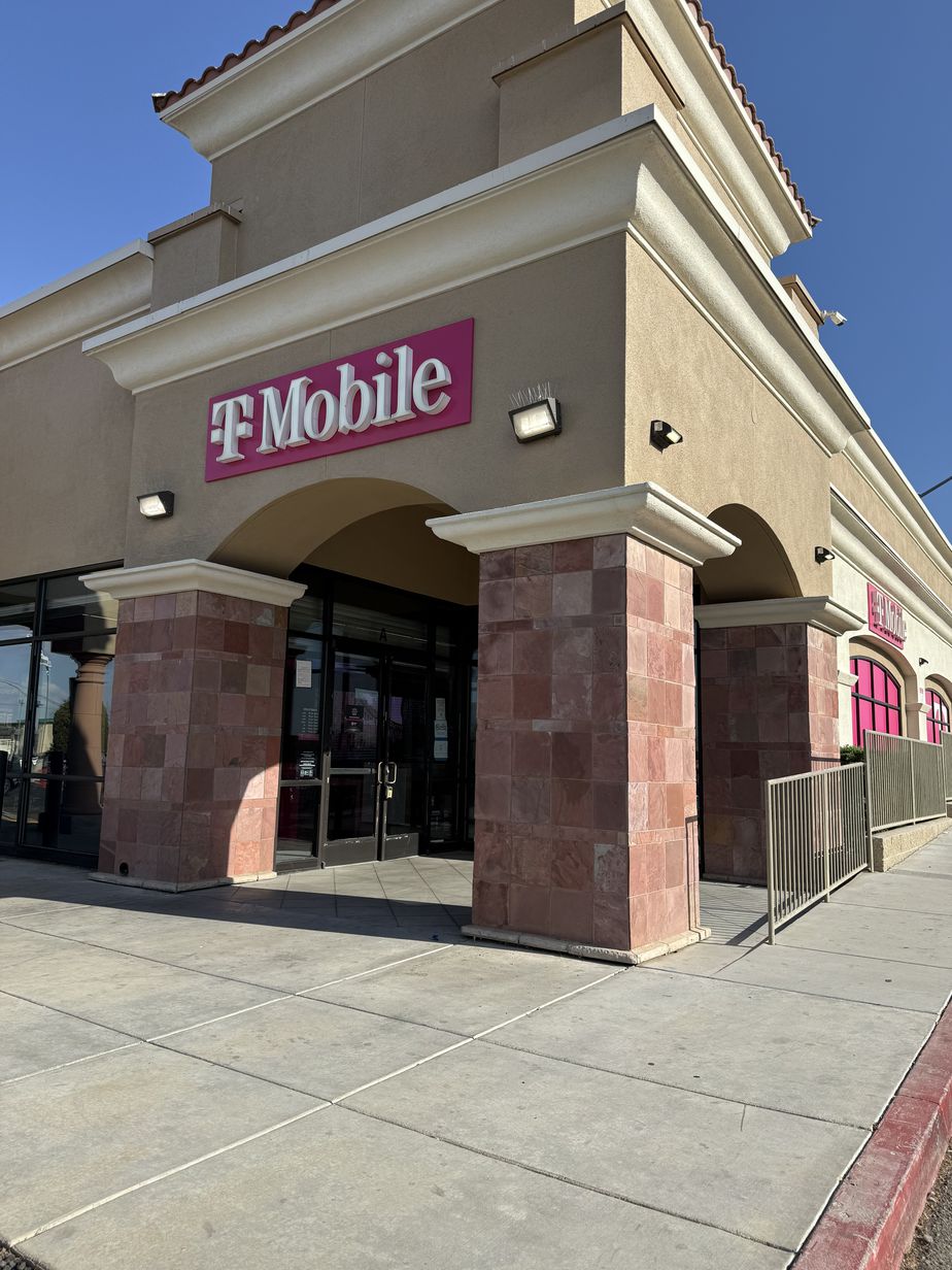 Exterior photo of T-Mobile Store at Bear Valley Rd & Dunia Rd, Victorville, CA 