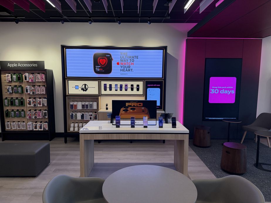  Interior photo of T-Mobile Store at I-45 & Sh 105, Conroe, TX 