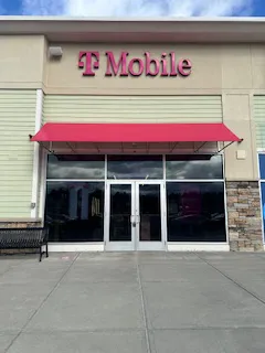 Foto del exterior de la tienda T-Mobile en Shoppes at Blackstone Valley, Millbury, MA