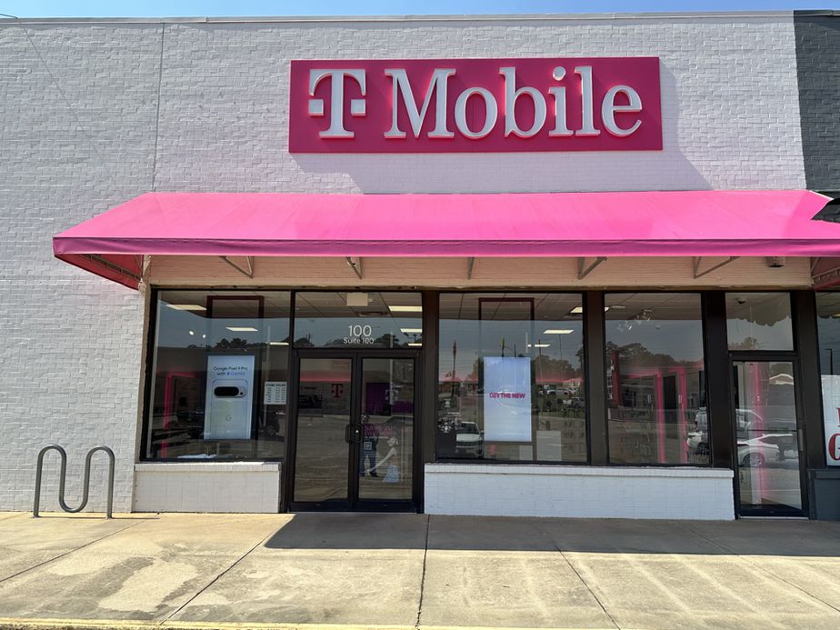  Exterior photo of T-Mobile Store at Western Bypass & Church St, Andalusia, AL 