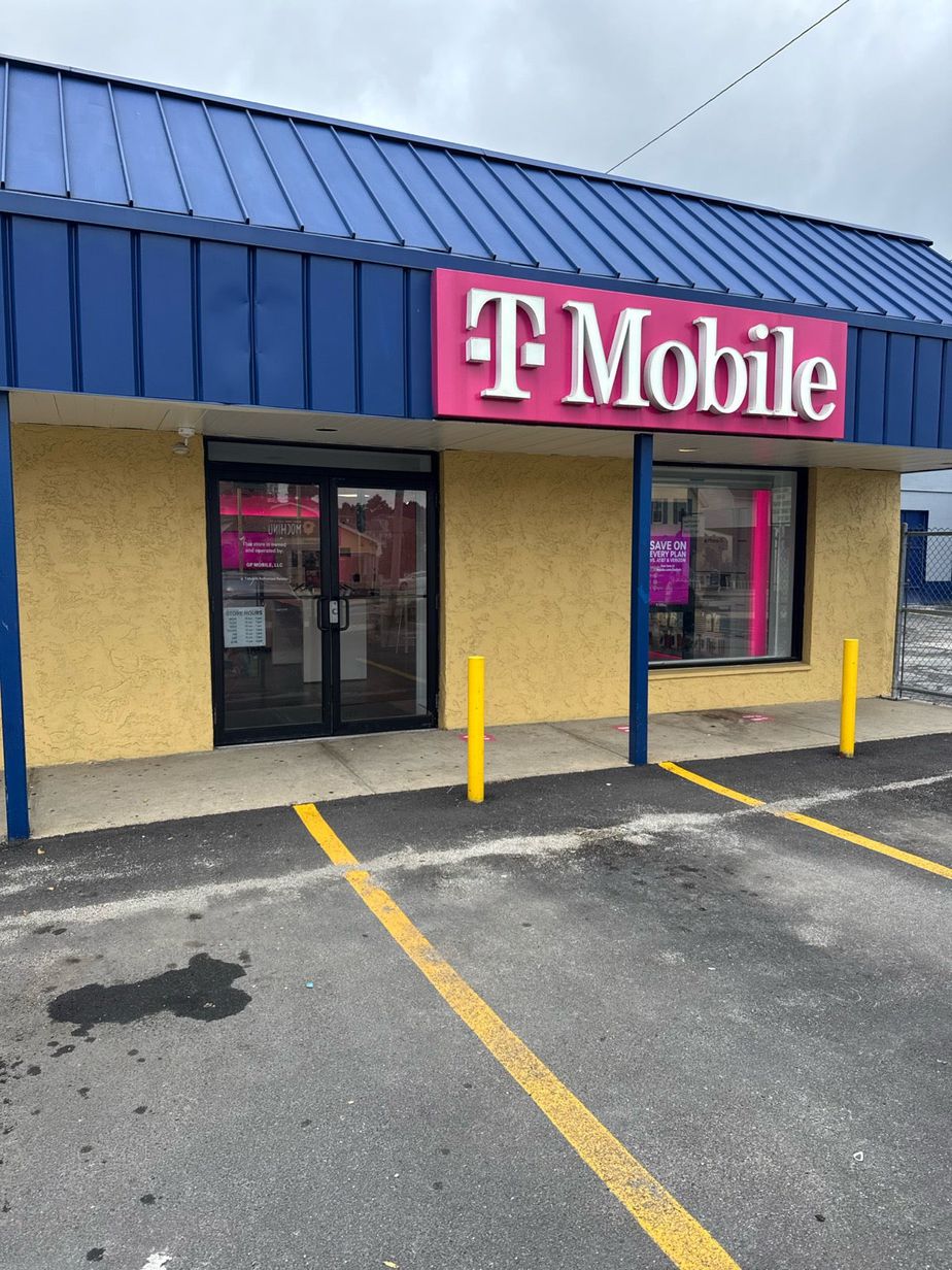 Exterior photo of T-Mobile Store at Park Ave & Parker St, Worcester, MA