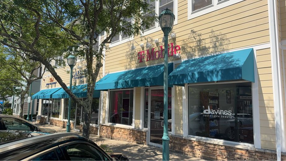 Exterior photo of T-Mobile Store at South County Commons, South Kingstown, RI
