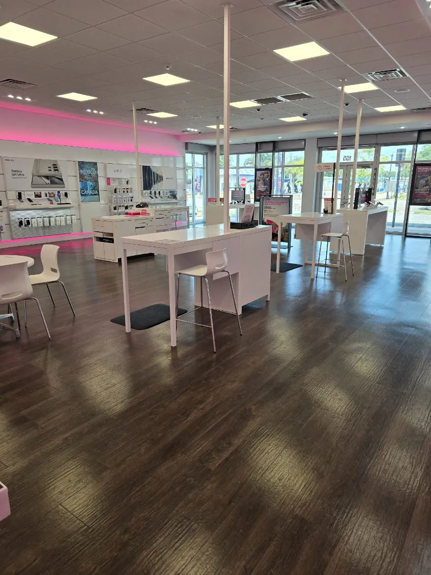  Interior photo of T-Mobile Store at Eglin Parkway, Ft Walton Beach, FL 
