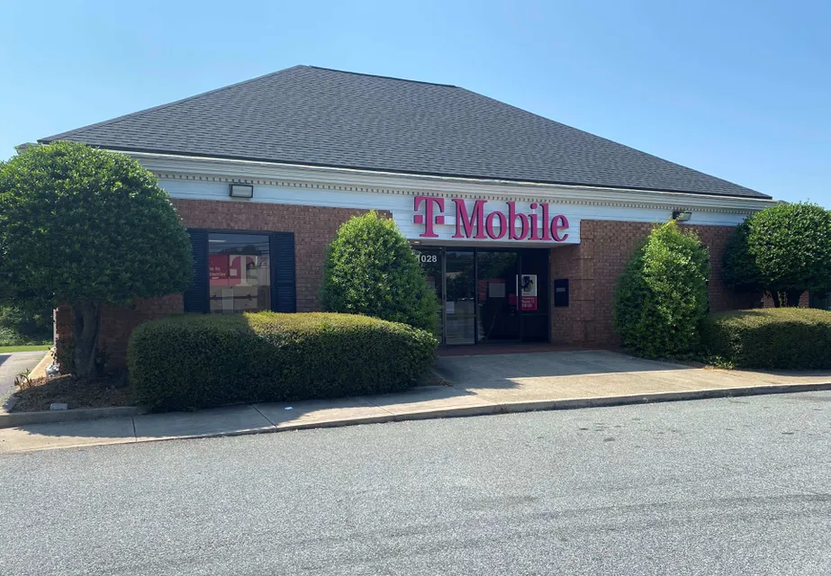 Exterior photo of T-Mobile store at Randolph St & Julian Ave, Thomasville, NC