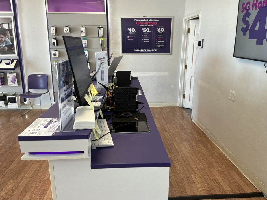 Metro by T-Mobile 1259 N Zaragoza Rd - 1259 N Zaragoza Rd 