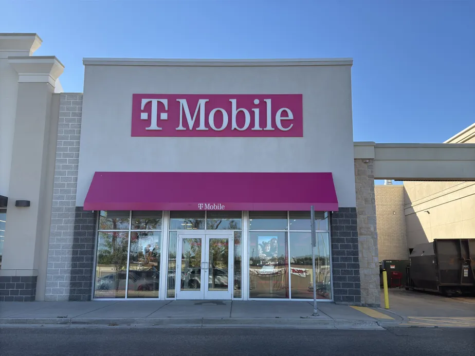  Exterior photo of T-Mobile Store at Dakota Square Mall, Minot, ND 