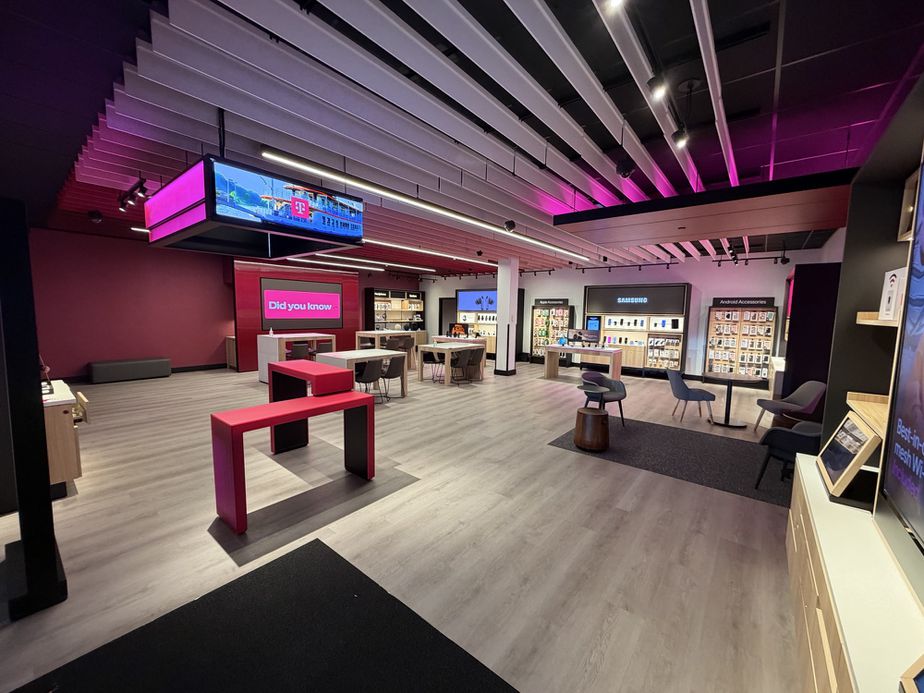  Interior photo of T-Mobile Store at Liberty Triangle, Liberty, MO 