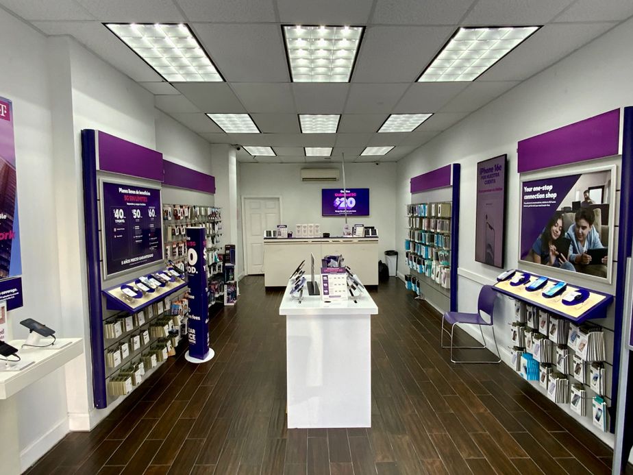 Metro by T-Mobile 599 Broadway - 599 Broadway 