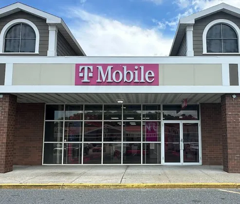 Exterior photo of T-Mobile Store at Middle Country Rd & Woodville Rd, Middle Island, NY 
