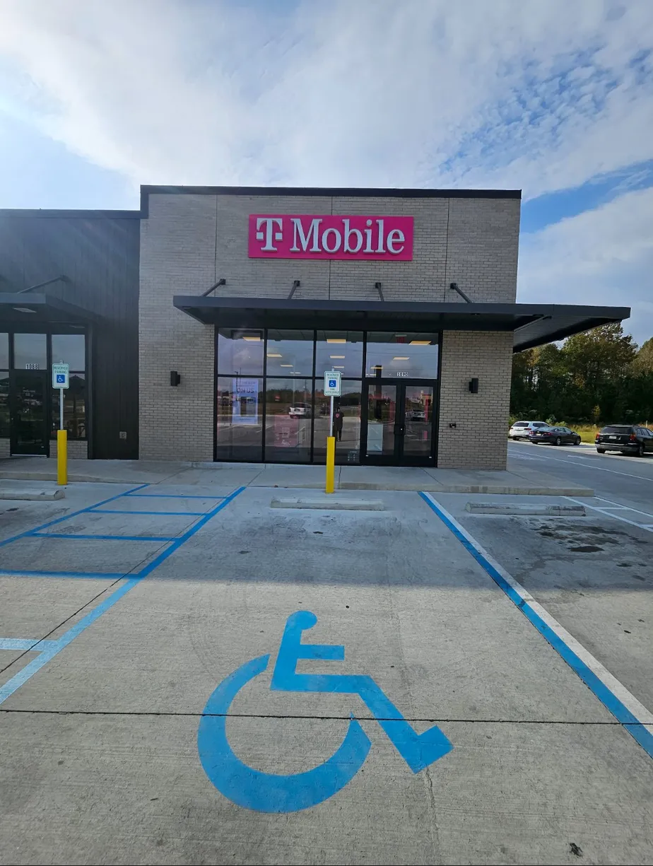  Exterior photo of T-Mobile Store at Evelyn Gandy & Brinker, Petal, MS 