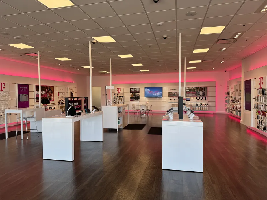  Interior photo of T-Mobile Store at Lee Vista Promenade, Orlando, FL 