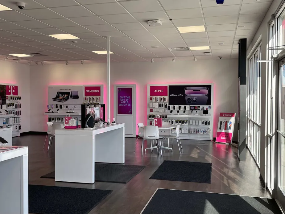 Foto del interior de la tienda T-Mobile en N Baltimore St & Hwy 6, Kirksville, MO