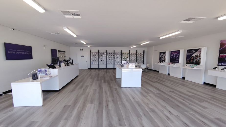 Metro by T-Mobile 3518 E LAKE MEAD BLVD - 3518 E LAKE MEAD BLVD 