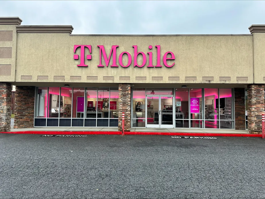  Exterior photo of T-Mobile Store at I-285 & Lavista Rd, Tucker, GA 