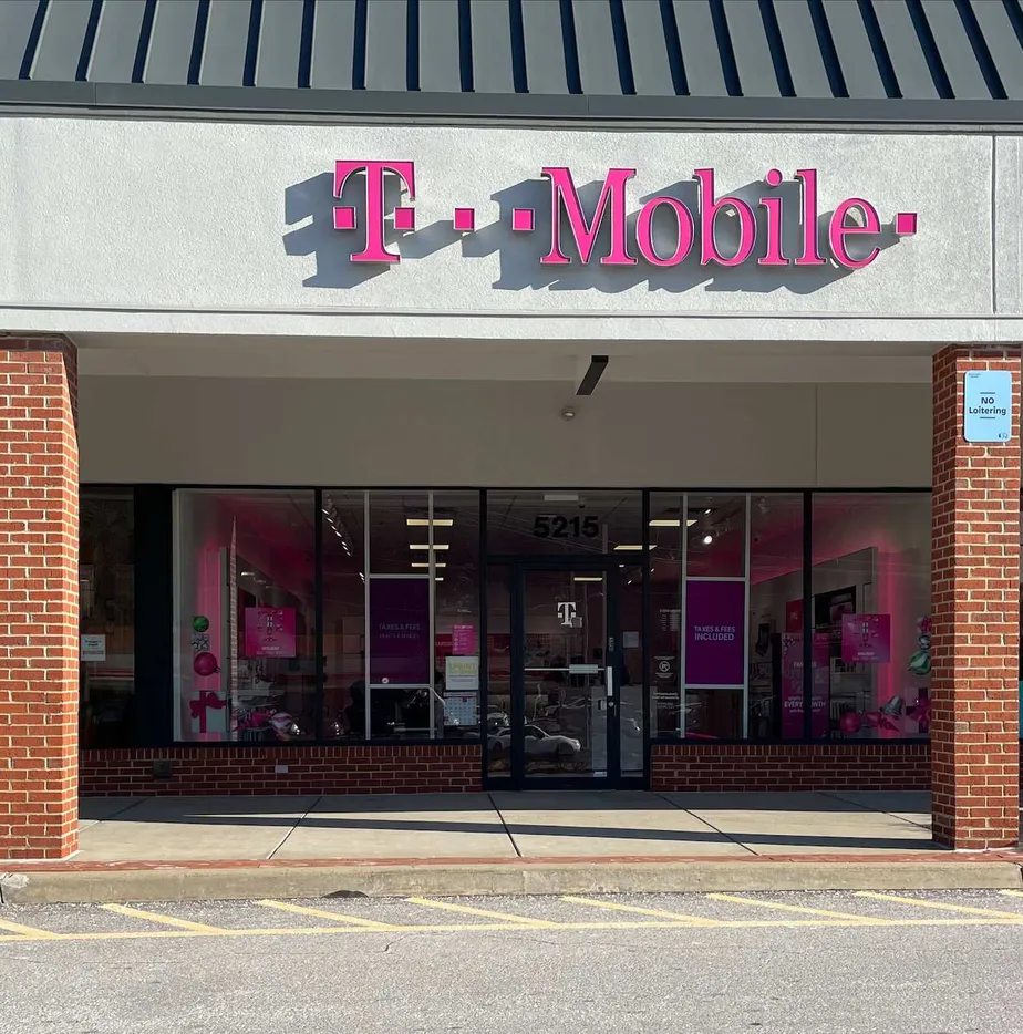 Exterior photo of T-Mobile Store at Library Rd & Baptist Rd, Bethel Park, PA