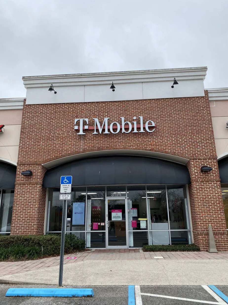 Exterior photo of T-Mobile store at Aerial Way & Rotterdam Loop, Brooksville, FL