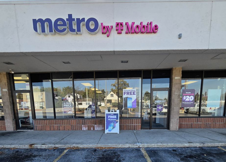 Metro by T-Mobile 9131 W Greenfield Ave - 9131 W Greenfield Ave 