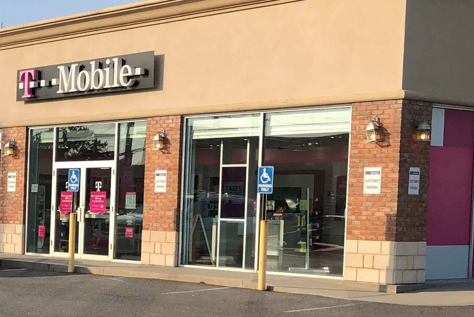 Exterior photo of T-Mobile store at Long Beach Rd & Mott St, Oceanside, NY